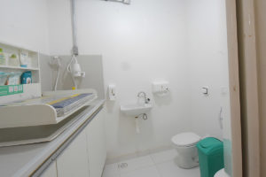 Espaço de Cuidados com Higiene - Hugspot Coworking Mães & Filhos - Pinheiros (SP)